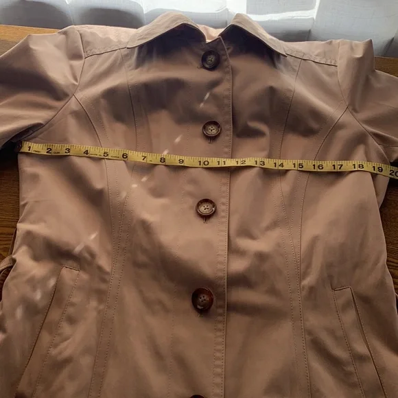 MICHAEL KORS Tan Trench Coat, Medium, pop-collar knee-length w/long buckle belt - Picture 7 of 9